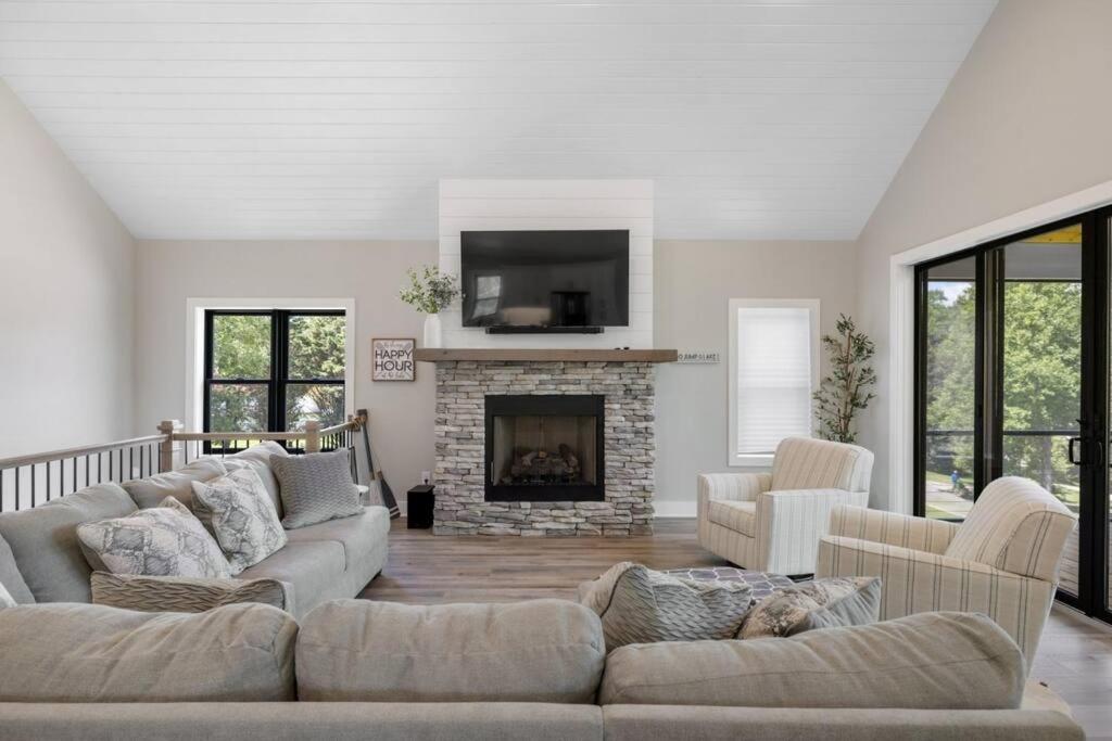New Home, Dock, Kayaks, Game Room, Water Views Winchester Exteriér fotografie